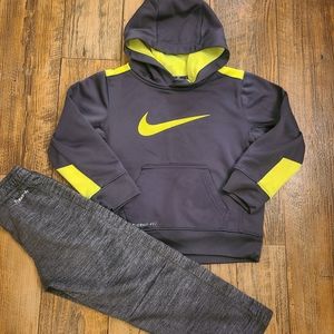 Toddler boys NIKE outfit, size 4